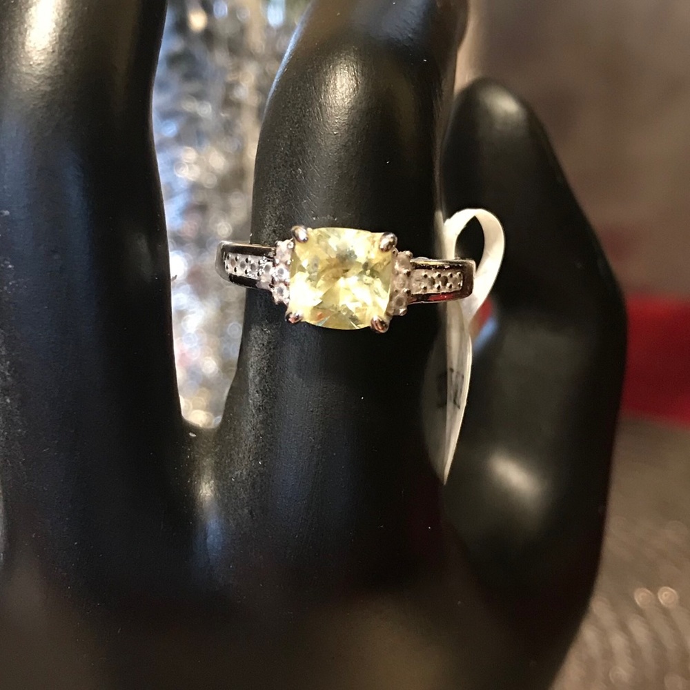 Silver and yellow ring. New💛